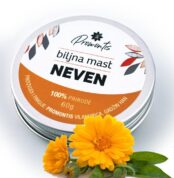 Okrugla metalna kutija sa poklopcem, na kojoj piše "Biljna mast NEVEN". Etiketa kombinuje tonove – belo, narandžasto i crno, sa stilizovanim listovima u uglovima. Kutija sadrži 100% prirodnu mast od nevena, 60g, koju proizvodi i pakuje Promontis u Vilanbrici, Gadžin Han